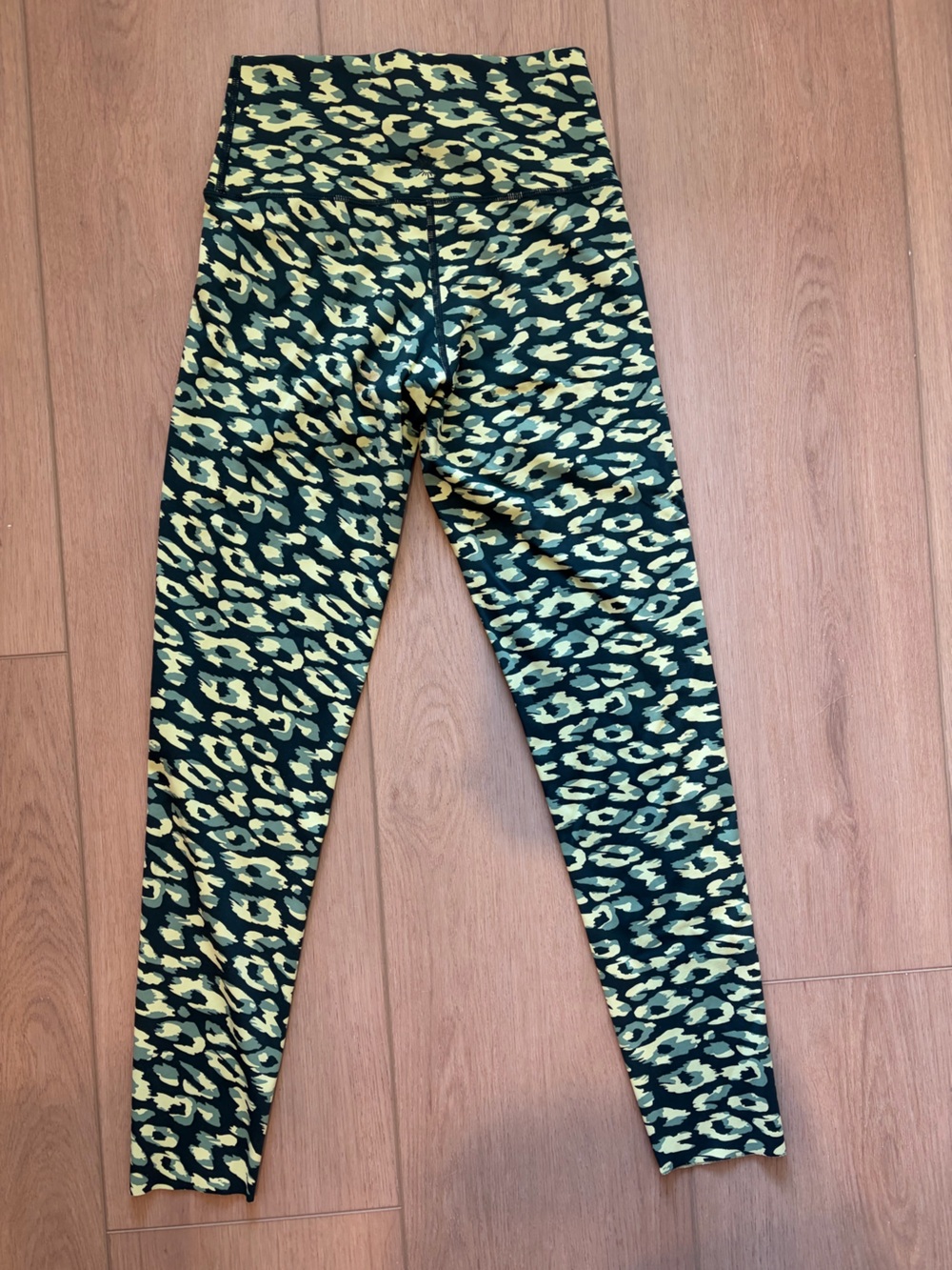 Offline by Aerie High Rise Goals 7/8 leggings M Green Cheetah